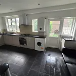 Room In Guest Room - Limehouse Townhomes Modern Spacious Serviced Double Room