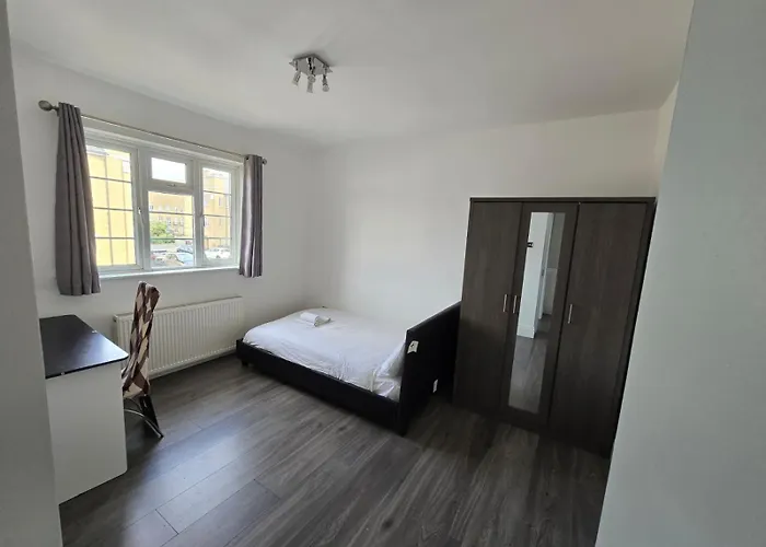 Room In Guest Room - Limehouse Townhomes Modern Spacious Serviced Double Room