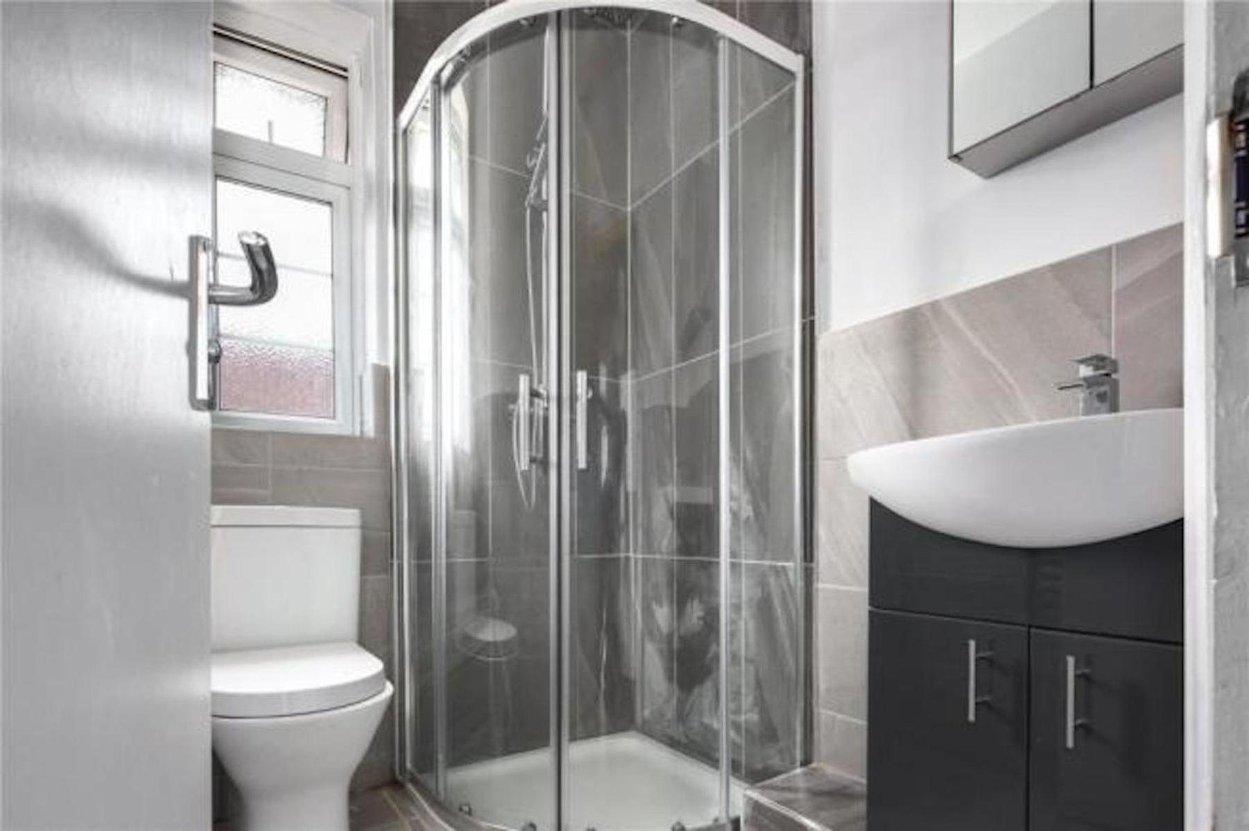 In Guest - Limehouse Townhomes Modern Spacious Serviced Double Londra